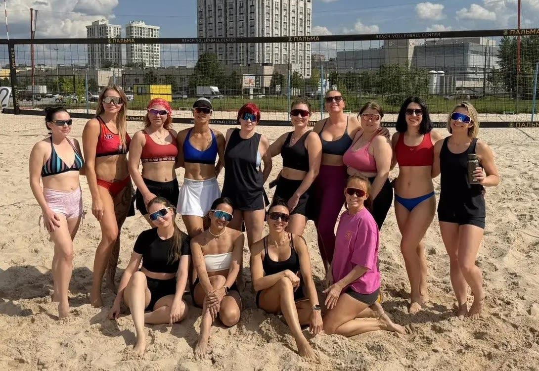 Игроки центра Пальма на корте